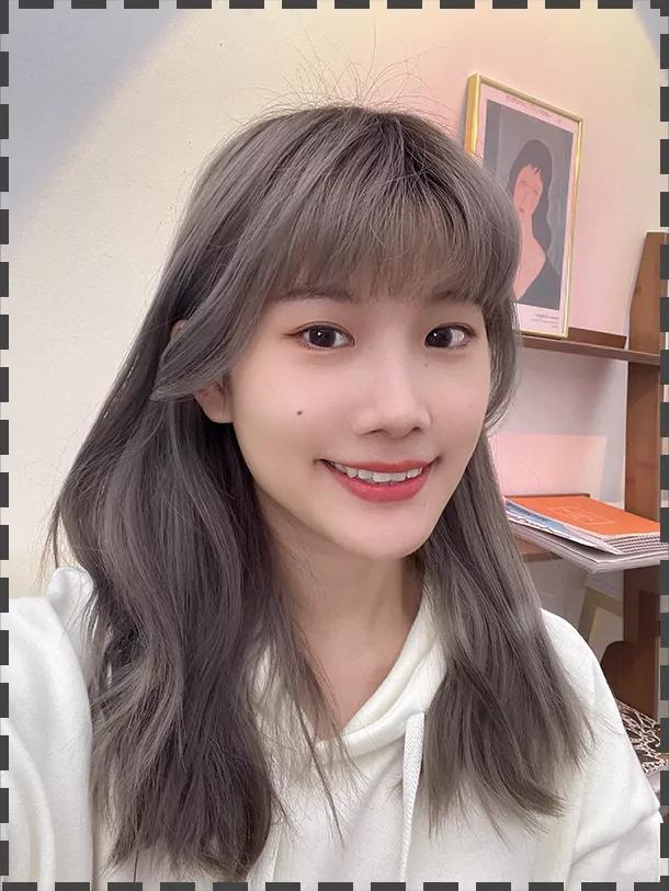 刘海长长的尴尬期如何度过,刘海尴尬期怎么弄好看女生