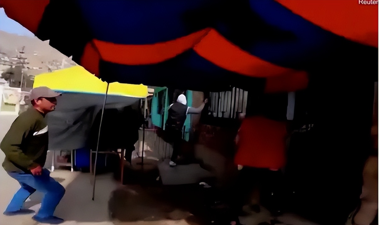 秘鲁缉毒警察cos,秘鲁警察假扮复联抓毒贩