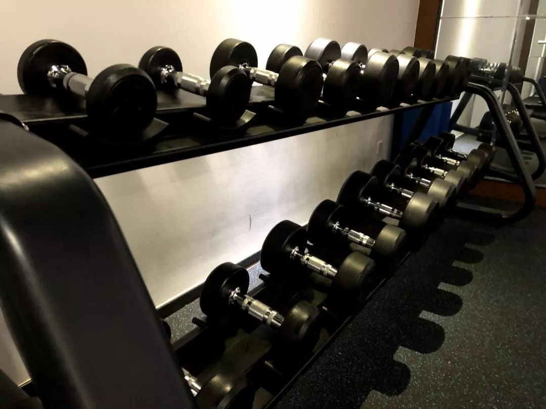 你知道健身房里一般有什么健身器材吗？
