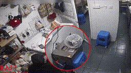 一电动车深夜发生爆燃,可怕电动车大火爆燃