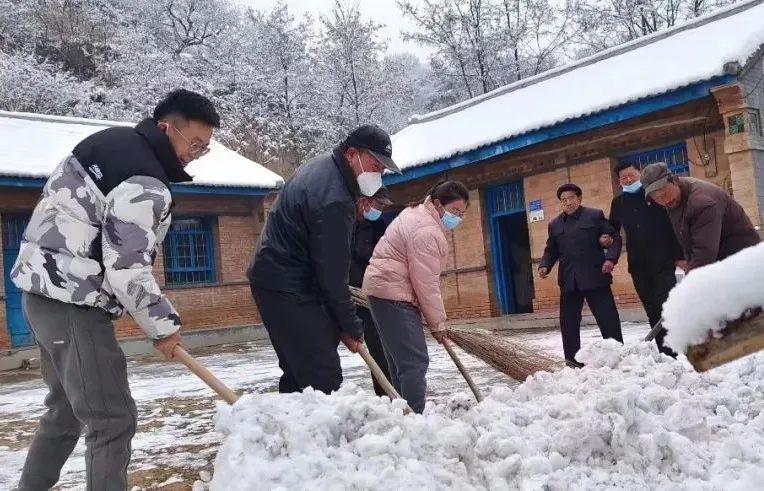 我县多形式开展“组织送暖、*党**员送福”志愿服务活动