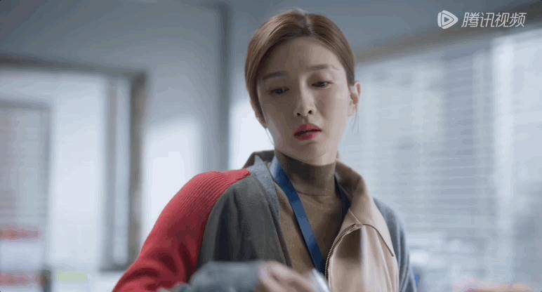 姐妹互扯头花啥意思 (男团互扯头花)