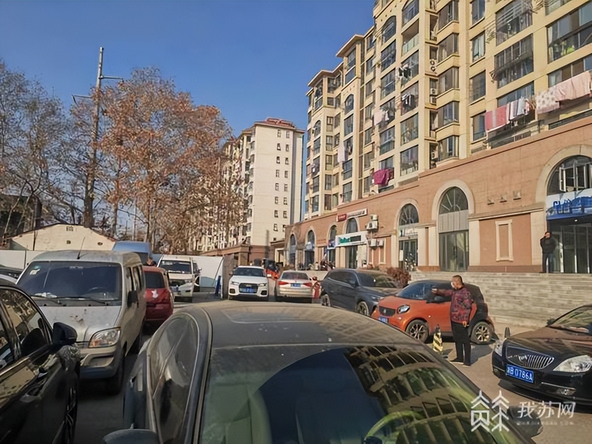 门前道路变停车场怎么办,小区内部道路解决停车问题