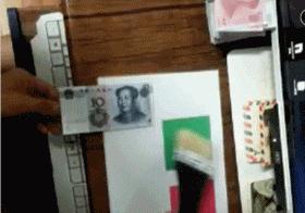 “是小蛇出了轨，还是青蛙劈了腿？”这是现实版的美杜莎？哈哈