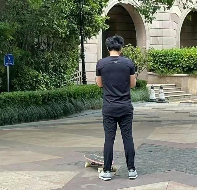 有哪些明星头发秃顶,秃顶明星发际线