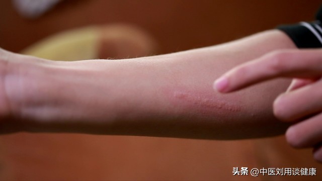 盐酸氨溴索适用于细菌性肺炎吗,盐酸氨溴索能治疗支气管肺炎吗