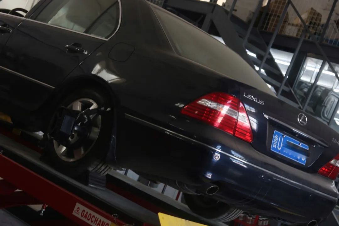 雷克萨斯ls430翻新修复,雷克萨斯ls430老车翻新作业