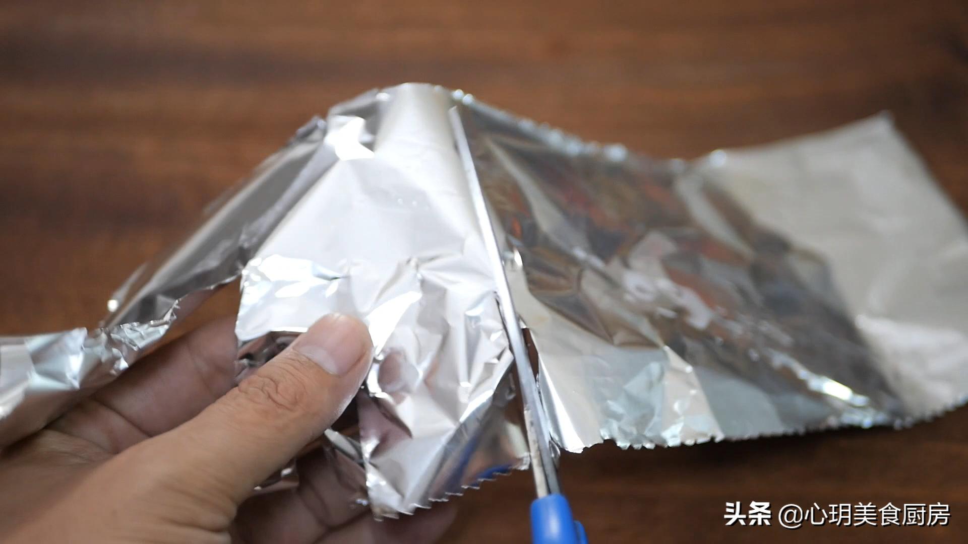 不管剪刀多钝简单一招立马变锋利,剪刀不锋利可以试试这种方法