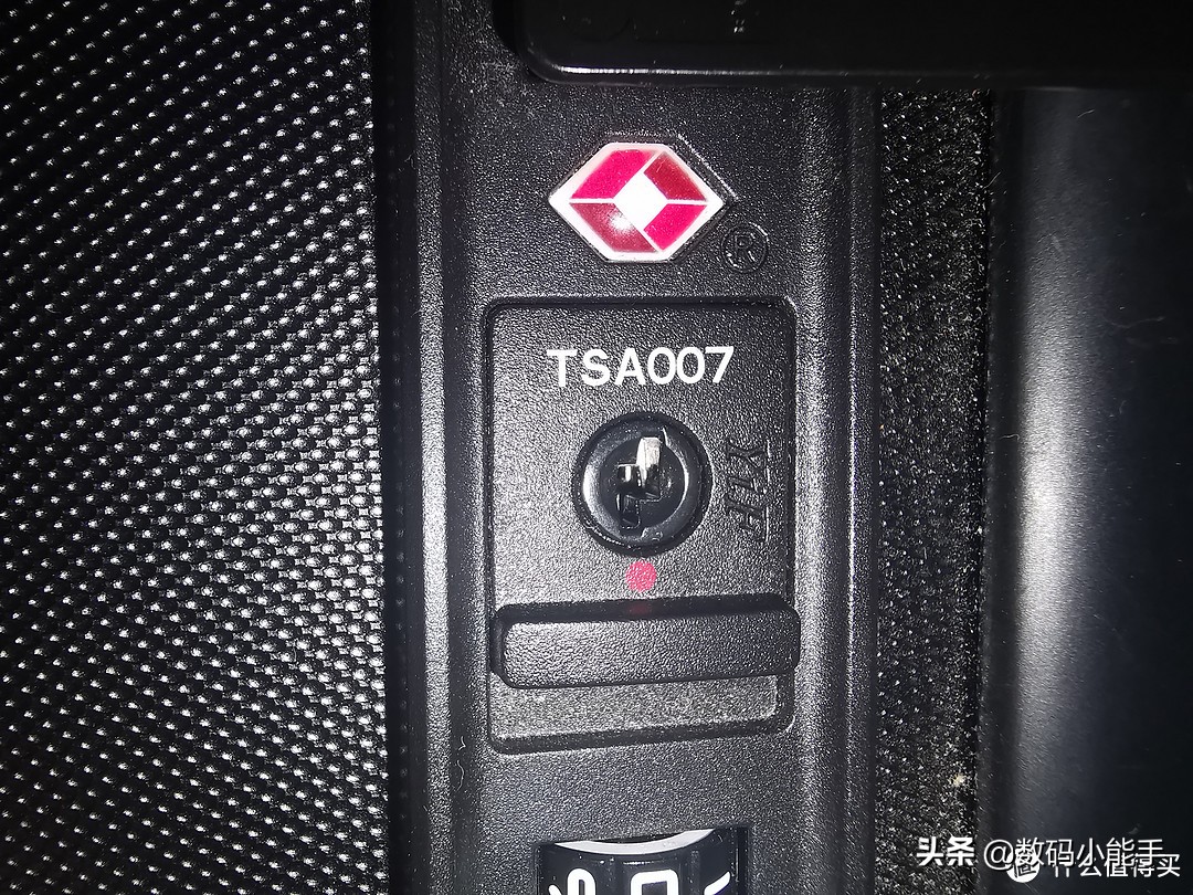 level8地平线八号行李箱颜色,地平线8号行李箱尺寸对比