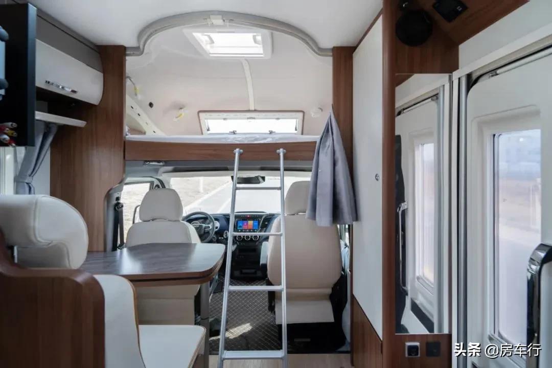 最新款进口顶级依维柯b型房车,依维柯房车推荐10万到20万之间7座