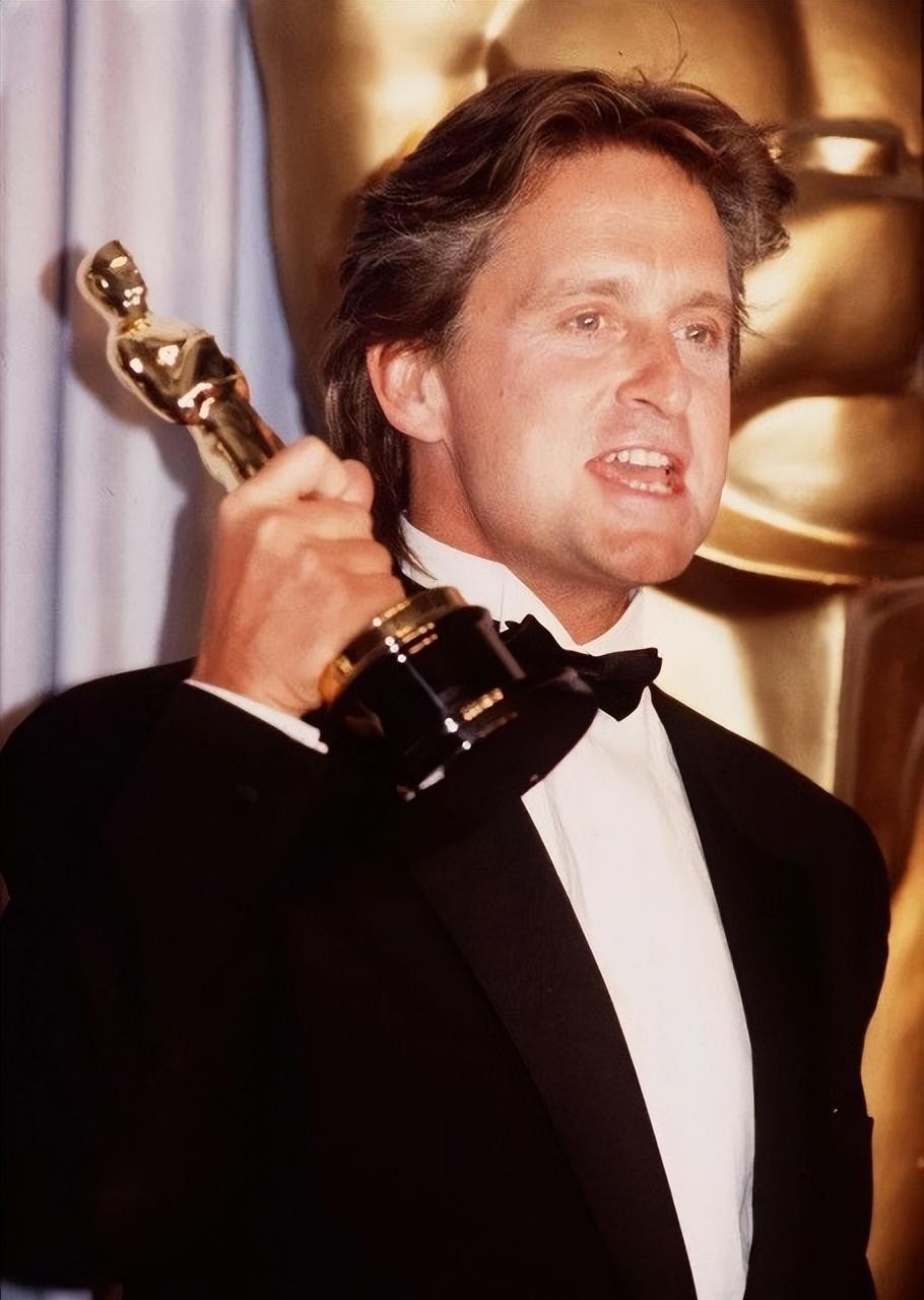 泽塔琼斯：和大25岁老公像同龄人，女儿没她漂亮，儿子遗传高颜值