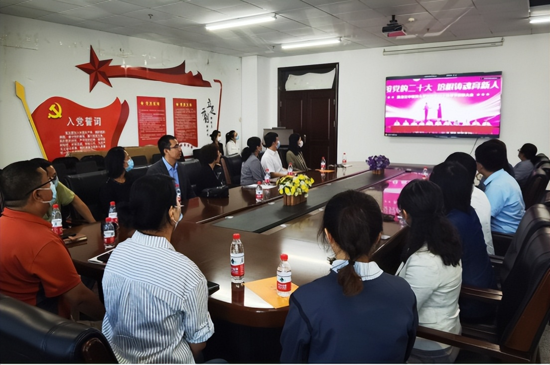 榛戦緳姹熶腑鍖昏嵂澶у鑾峰緱濂栭」,榛戦緳姹熺渷涓尰鑽ぇ瀛︽暀甯堣妭