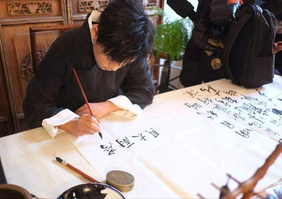 沉寂多年潘粤明中年逆袭,潘粤明离婚后的现状