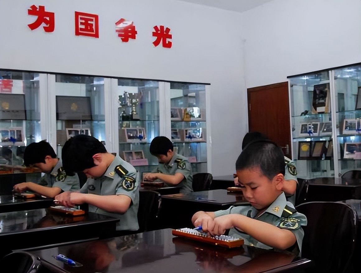 内蒙古6岁女孩入伍特种兵,内蒙古6岁女孩破格入伍