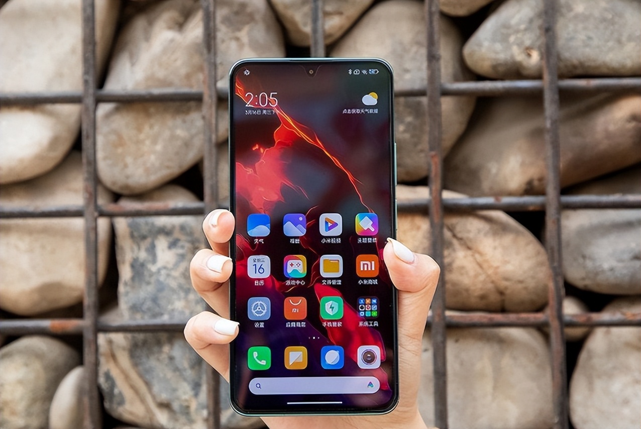 不玩游戏12+256和8+256建议买哪个,玩游戏8+256和12+256差距大吗