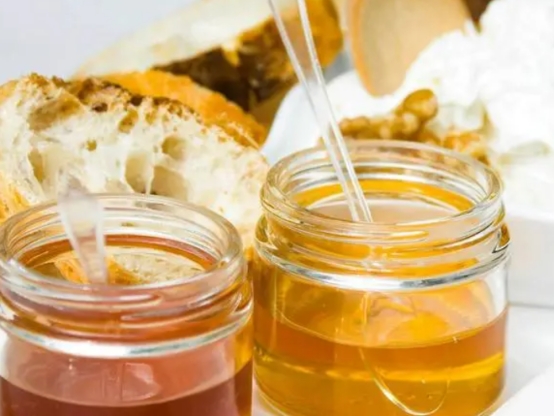 蜂蜜什么时候喝最好早上还是晚上,喝蜂蜜在每天哪个时间最好呢