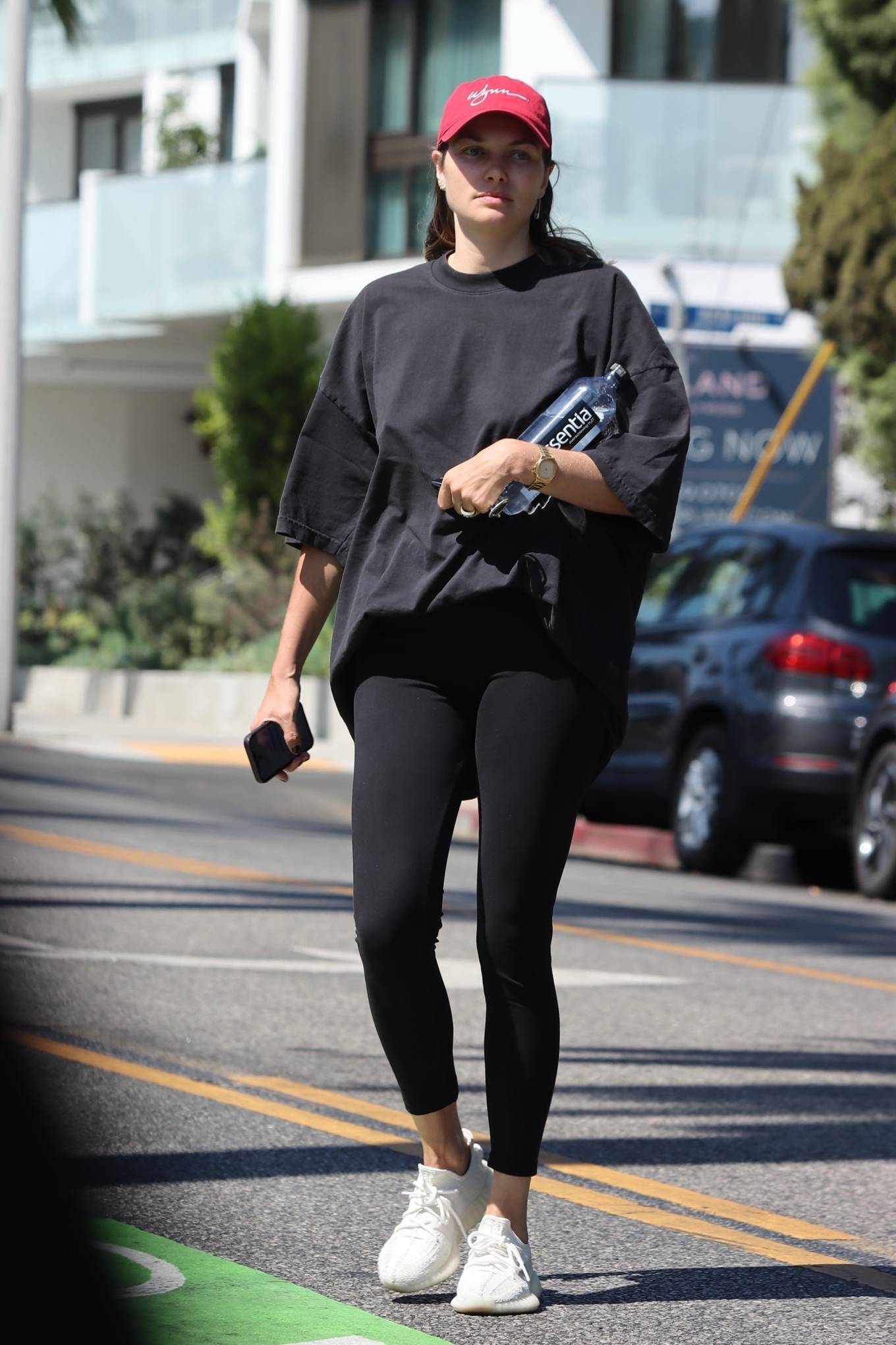 欧美明星最新街拍海报时尚网,每日欧美明星时尚街拍图集