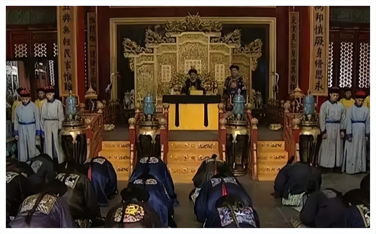 真实的和珅有多可怕？乾隆晚年和珅设计死局，浙江巡抚因一语暴毙