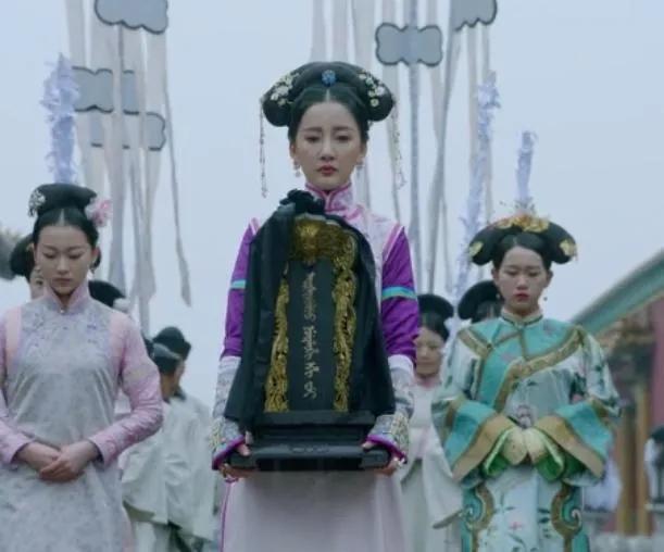 海兰珠和布木布泰是同父母吗,历史上海兰珠和布木布泰谁漂亮