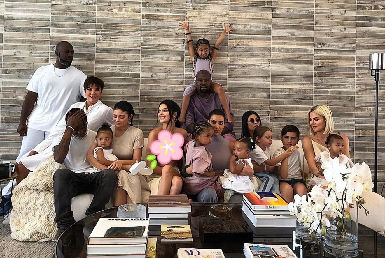 北美卡戴珊：炒作互撕，标榜女权又发表封建言论，如此割裂为哪般