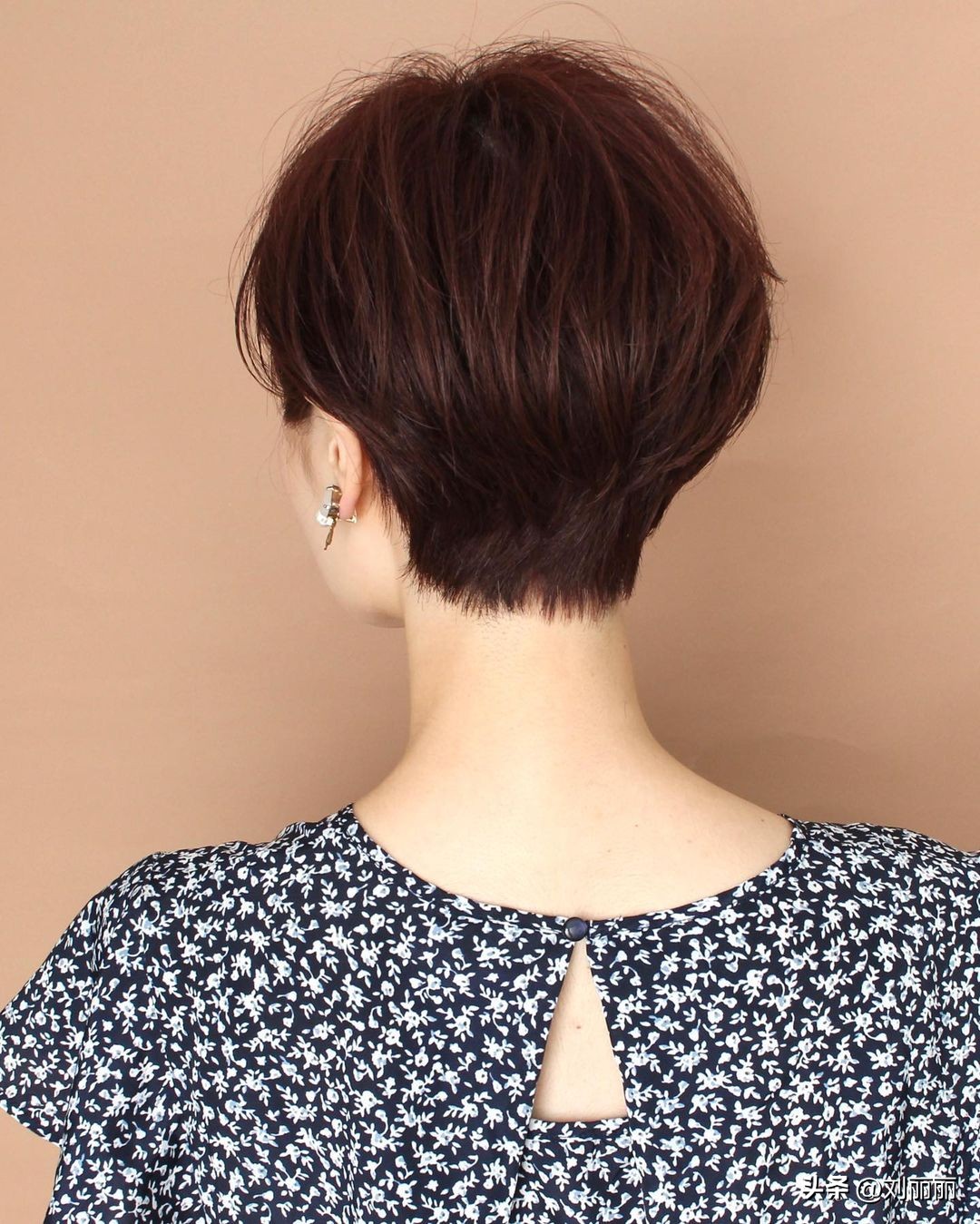 圆形女生什么发型能让五官立体,不太立体的圆脸女生适合什么发型