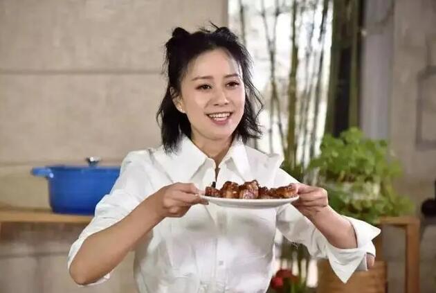 42岁倪虹洁近照曝光,43岁倪虹洁回老家陪父母