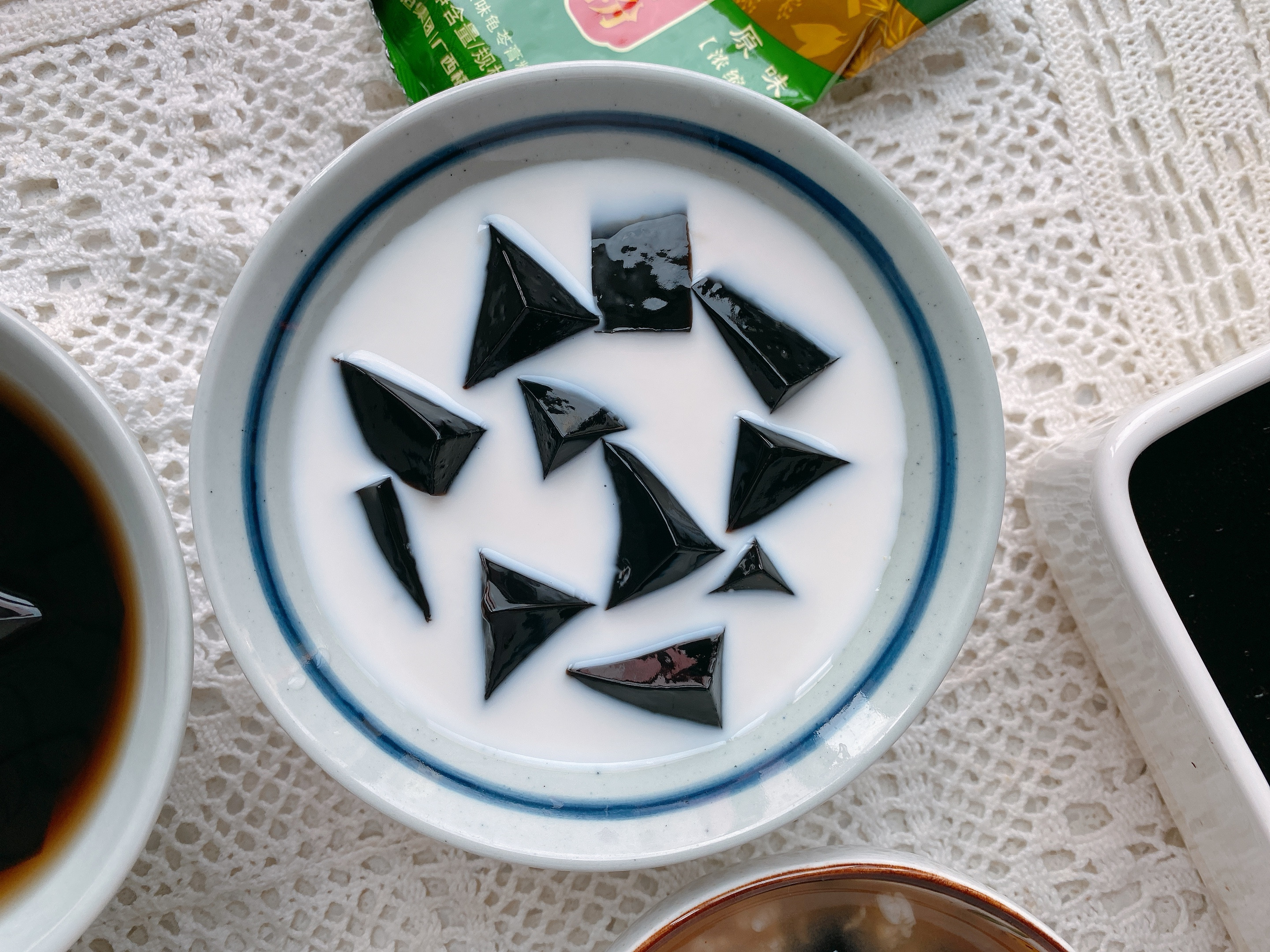 龟苓膏夏季怎么吃好吃,夏日滋补龟苓膏的做法