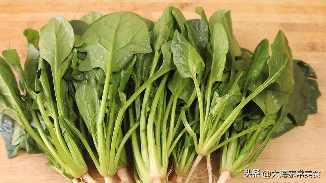 吃哪些食物能调理近视眼,学生有点近视眼忌什么食物