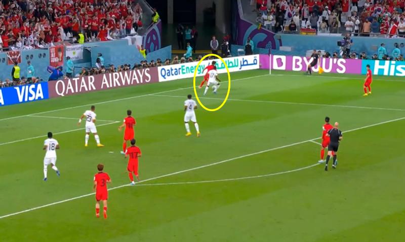 张玉宁停球给武磊,武磊进球张玉宁