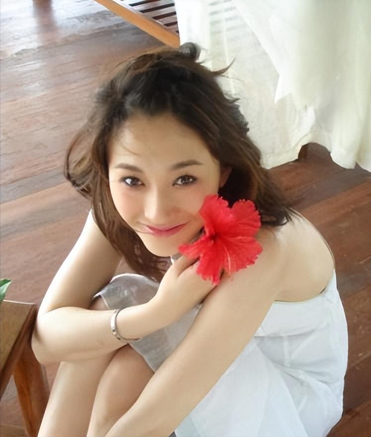 演员李小冉变化太大了吧,演员李小冉结过几次婚了