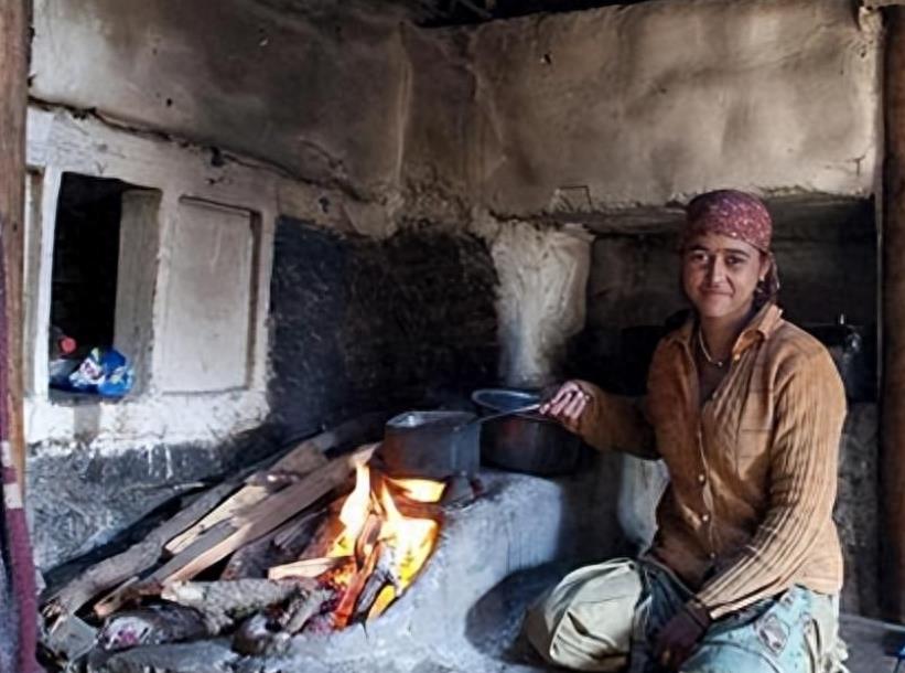 五兄弟娶了一个老婆,五胞胎兄弟娶5胞胎姐妹现在近况