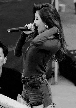 小野马泫雅吊带,小野马泫雅复古造型