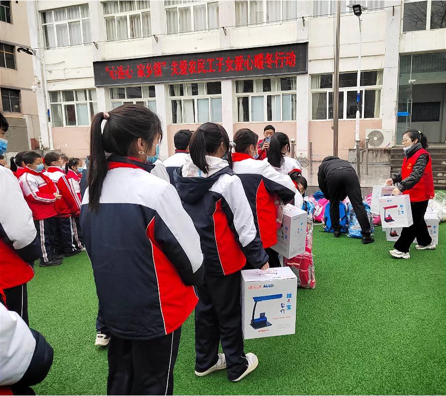 关爱困难留守儿童的暖冬行动,关爱留守儿童暖冬公益行