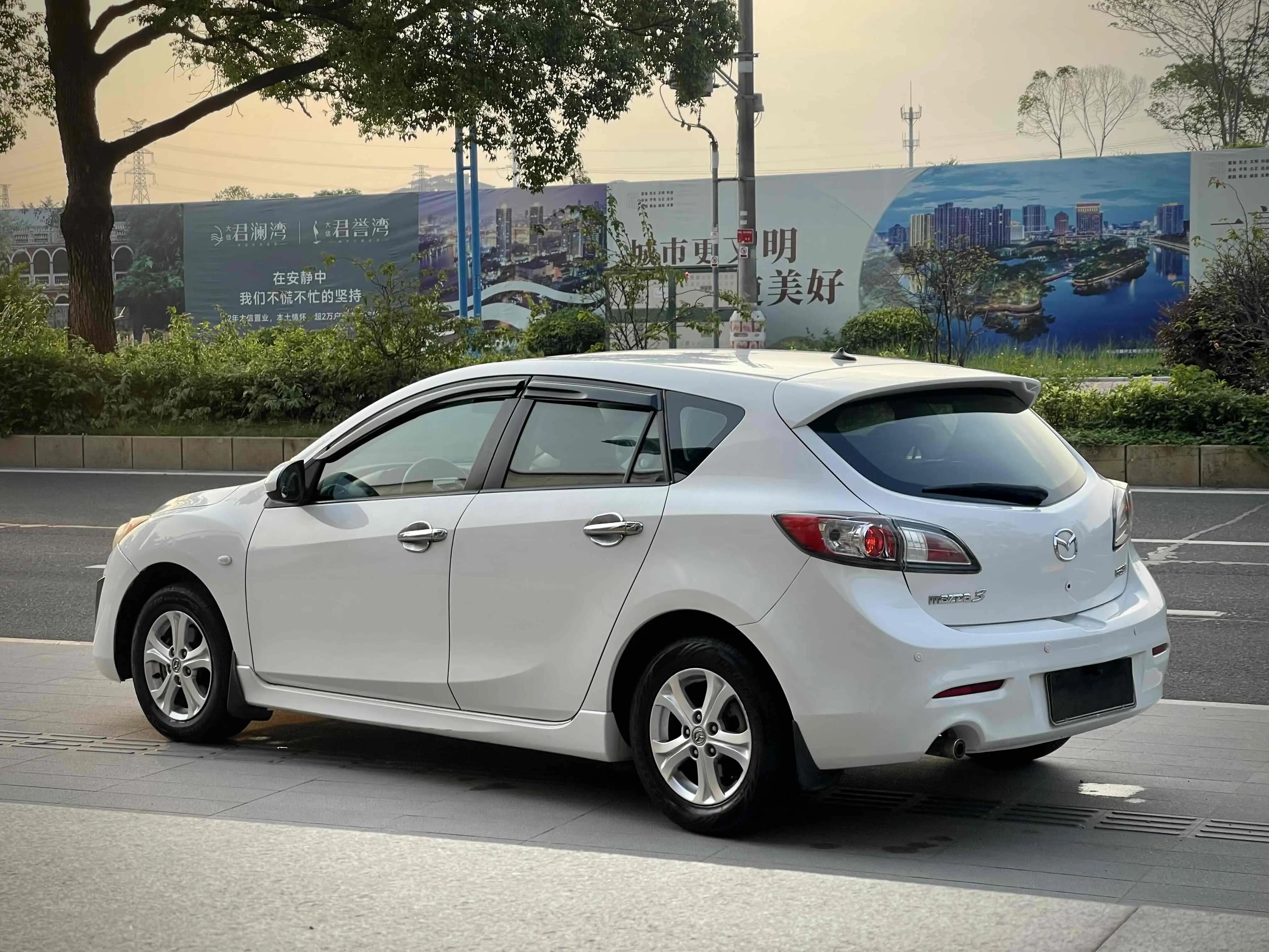 马自达3星骋11款图片,马自达3星骋两厢2012款1.6自动