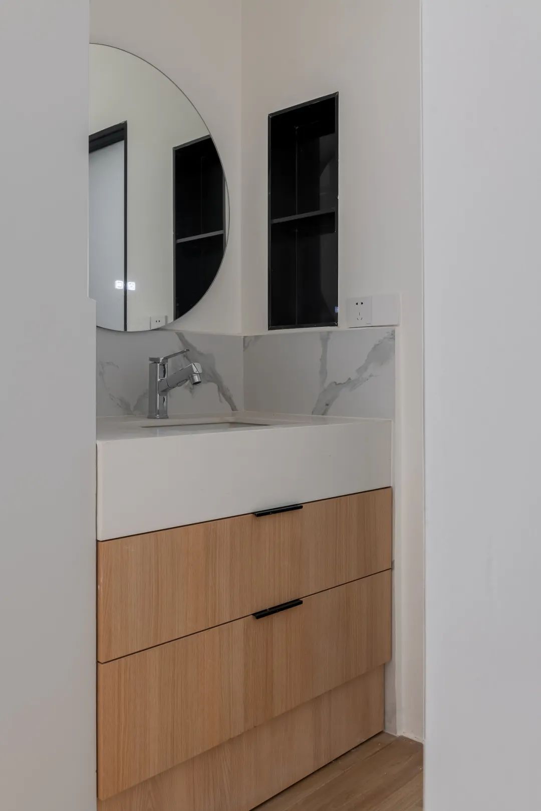 学区房小户型原木风装修风格,95平米原木风小户型