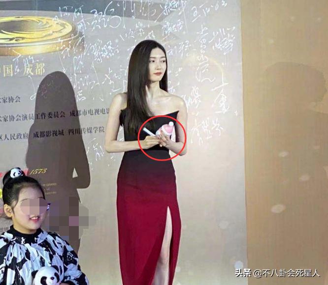 冬天走红毯穿得厚的女明星,女明星走红毯的穿着