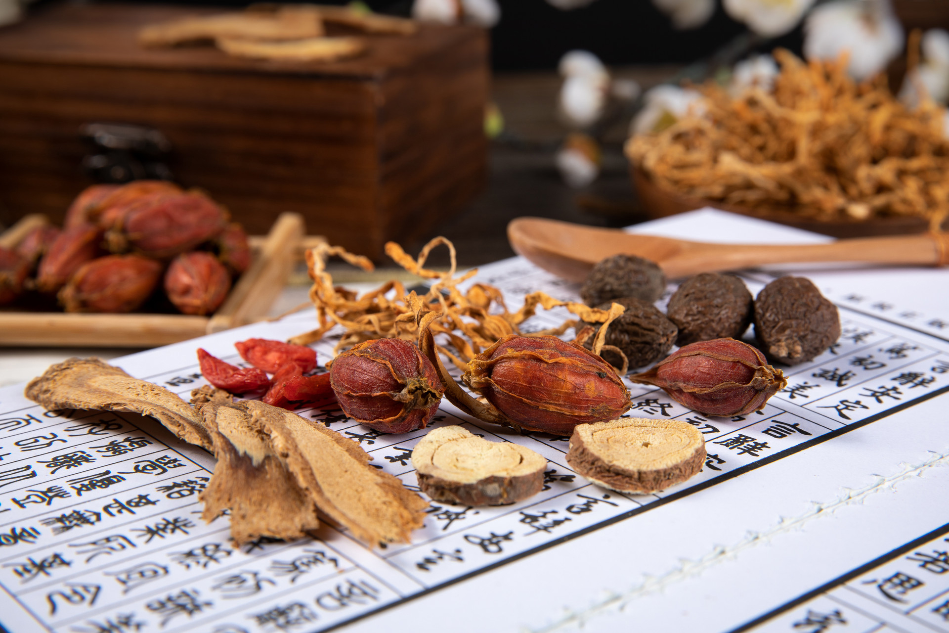 老年人胃癌晚期症状能活多久,年轻人胃癌与老年人胃癌有何不同