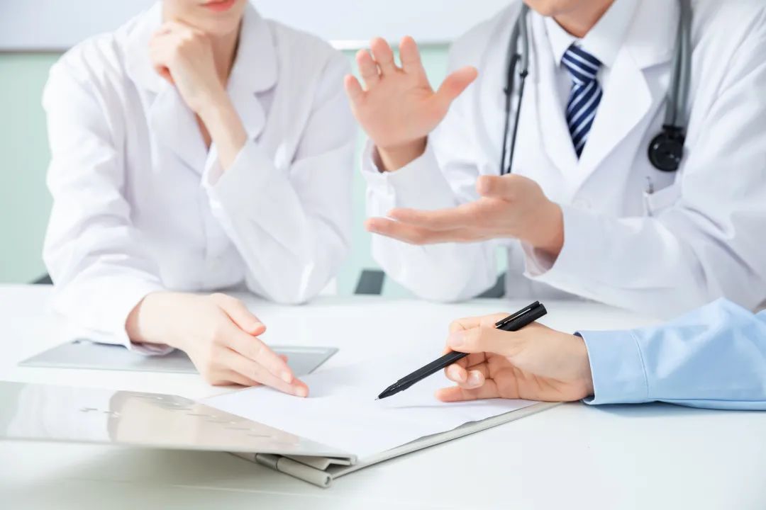 肺炎引起的肺空洞怎么治,肺炎引起的肺扩张如何治疗