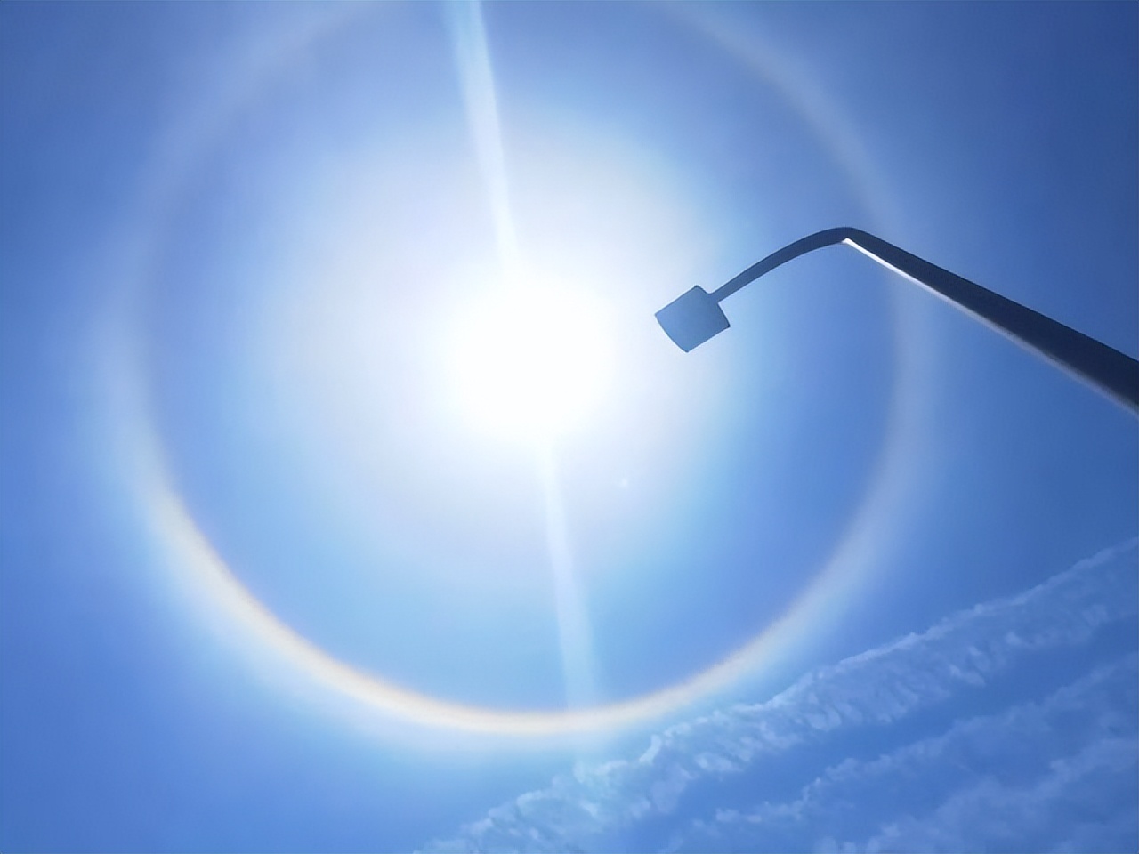 彩虹是怎么样形成的叫什么效应,彩虹成因是光的什么现象