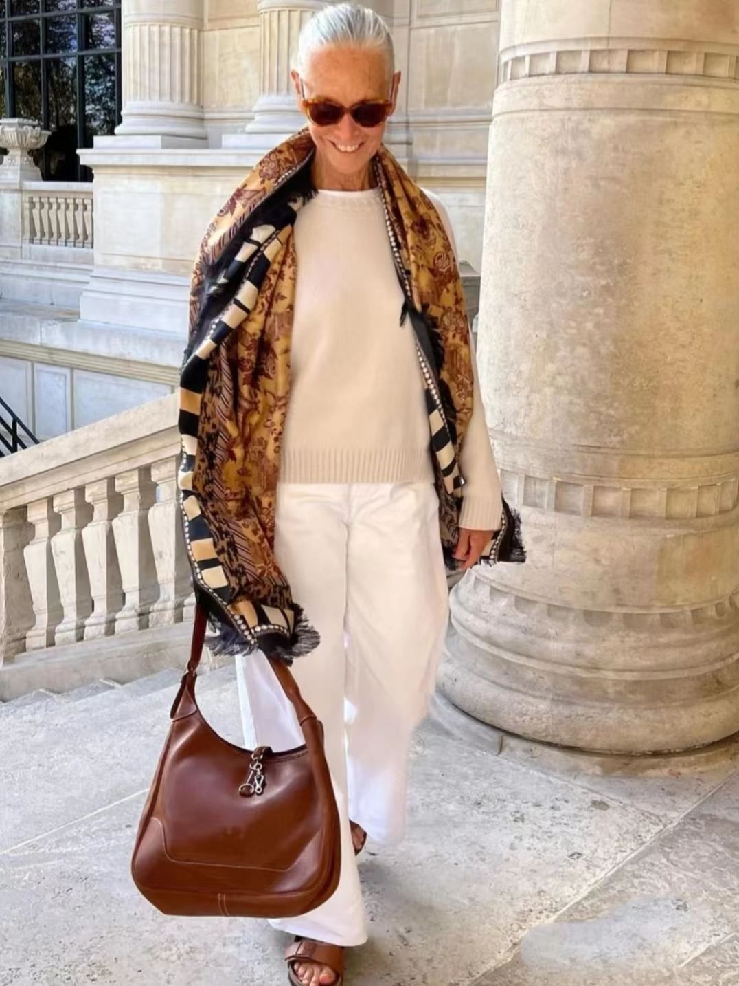 老年人穿什么颜色的毛衣好看,找老人好看的衣服