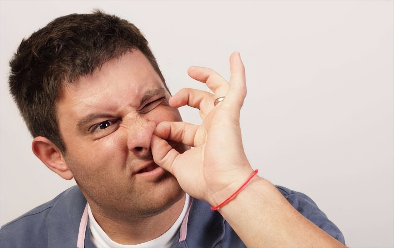 鼻毛变白是衰老前兆吗,男性头发胡子鼻毛变白是什么原因