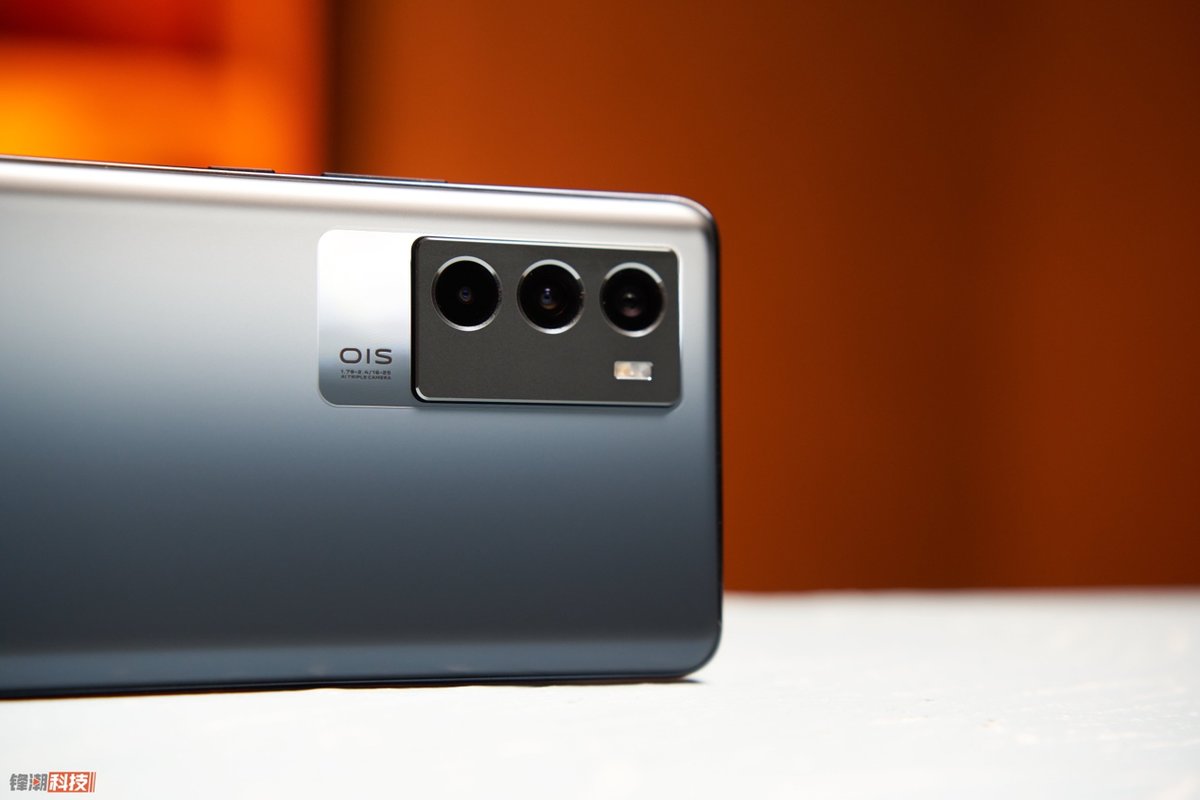 真我neo2和iqooneo5哪个好,iqoo5和iqooneo5哪个强