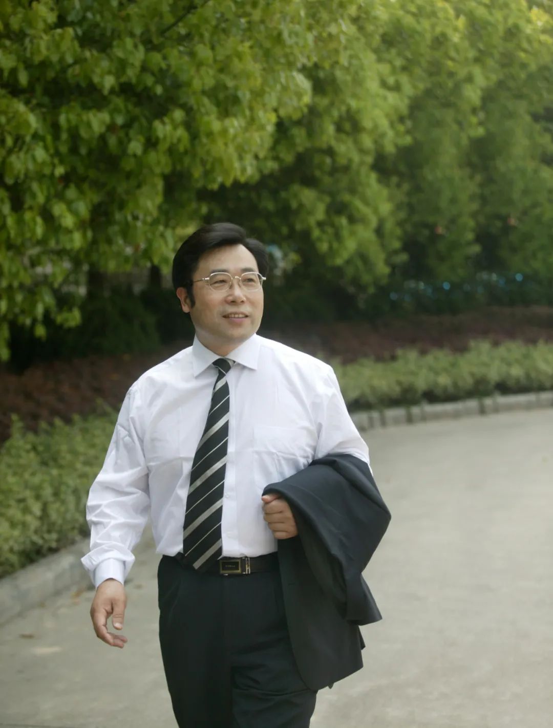 资不抵债的乡办小厂→A股上市公司!战友,牛!