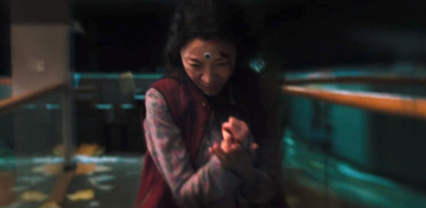 瞬息全宇宙——美国亚裔版的你好，李焕英