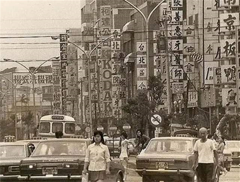 蔡英文家族历史令人咋舌，她为何冒死搞“*独台**”？原来是汉奸家族