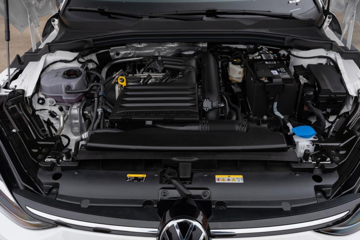 别克君威能跑赢凌渡吗,别克君威跟大众速腾凌渡