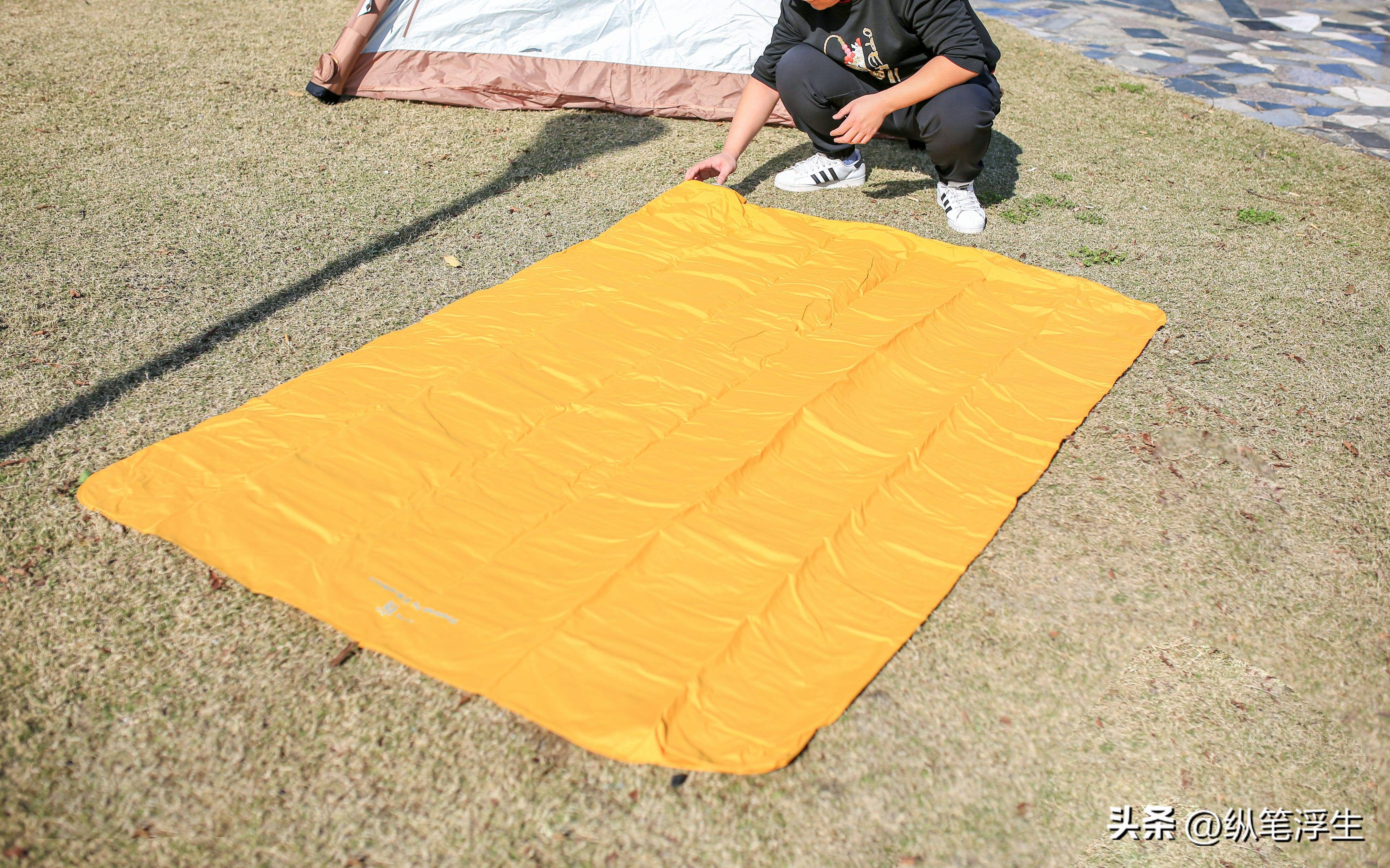 户外露营睡垫选蛋巢还是气垫,户外露营过夜买多厚的睡垫合适