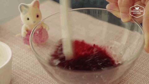 无需烤箱的入门级蛋糕,特别简单的爆浆蛋糕不用烤箱