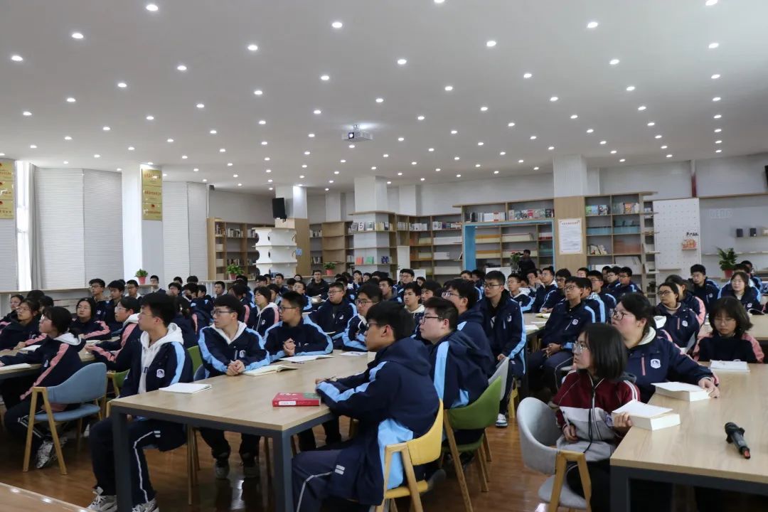 人大、北航、瑞中、淮中产学研校友联盟领导和专家来淮中考察交流