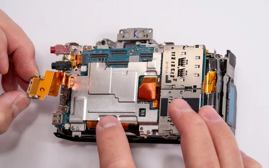 又来搞事情了！索尼α1硬核拆机